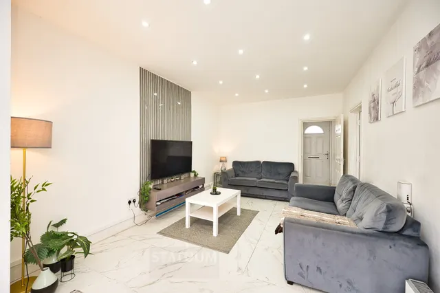 Lichfield Road, Goodmayes, RM8, photo 1