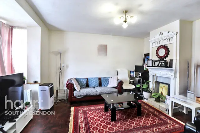 Usk Road, Aveley, RM15, photo 2