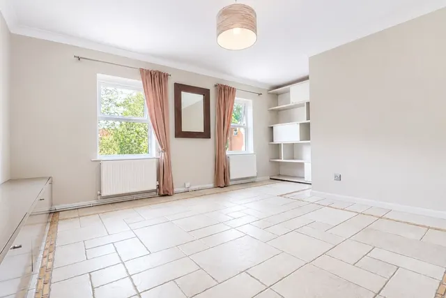 Saffron Road, High Wycombe, HP13, photo 3
