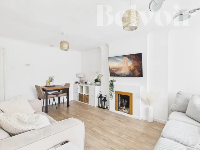 Photo 3 — Ravel Close, Brighton Hill, Basingstoke, RG22