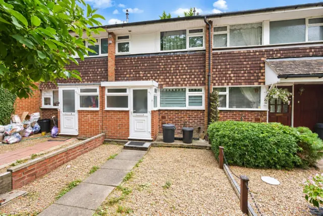 Frayslea, Uxbridge, photo 1