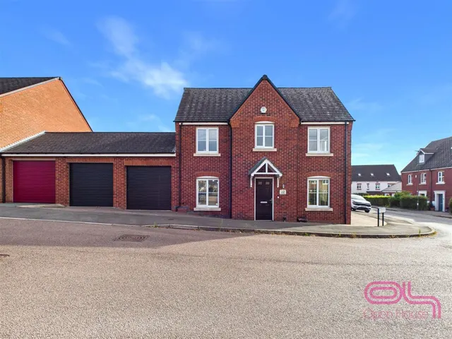 Luton Road, Church Gresley, DE11, photo 1