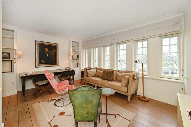 Studio For Sale, photo 1