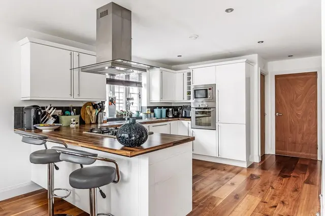 Cock Lane, Fetcham, KT22, photo 3