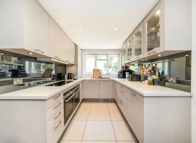 Falkland Road, Kentish Town, NW5, photo 3