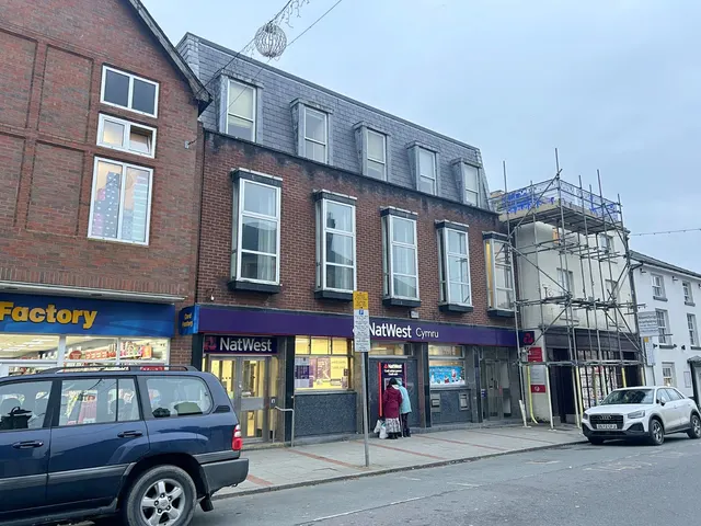 Broad Street, Newtown, photo 1