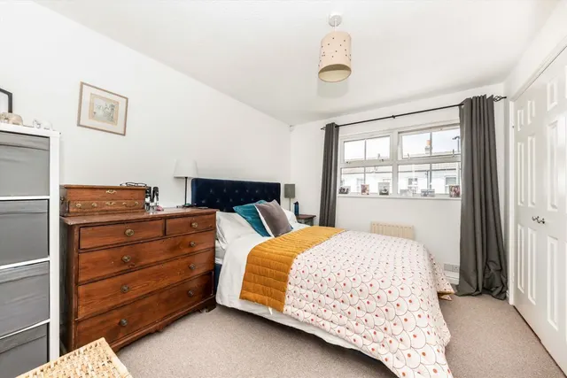 Swaffield Road, SW18, photo 3