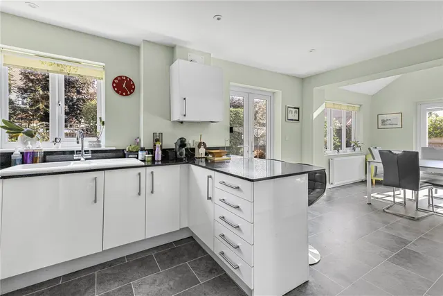 Orchard Close, West End, GU24, photo 2