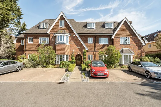 Shoppenhangers Road, Maidenhead, photo 1