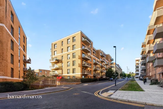 Royal Engineers Way, London, NW7, photo 1