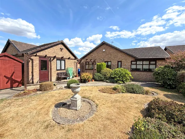 Cromwell Court, Ashdene Close, Willerby, Hull, photo 1