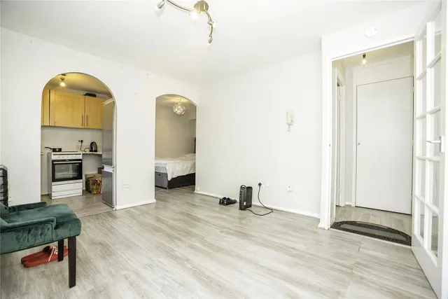 Photo 3 — Linnet Way, Purfleet-on-Thames, Essex, RM19