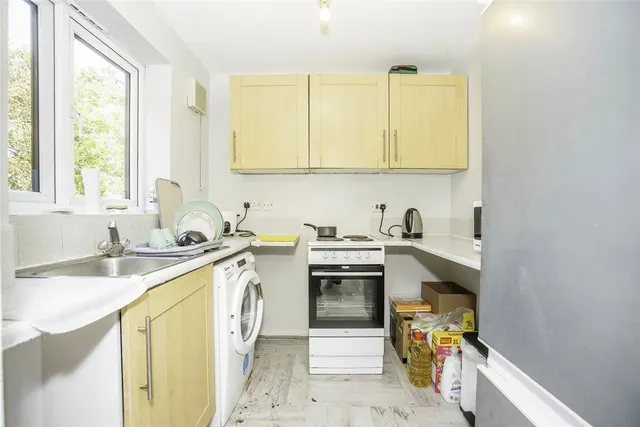 Photo 2 — Linnet Way, Purfleet-on-Thames, Essex, RM19