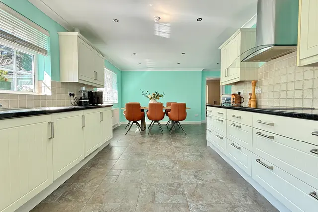 Forest Edge Close, Ashley Heath, BH24, photo 3