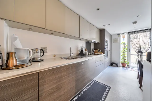Photo 3 — Flat 5, Wyatt Court, All Saints Road, London