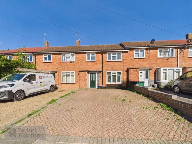 Hogarth Road, Tilgate, RH10, photo 1