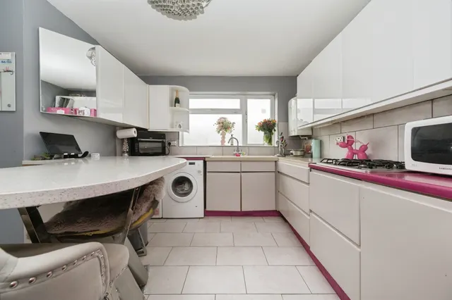 Ribble Close, Chandler's Ford, SO53, photo 3