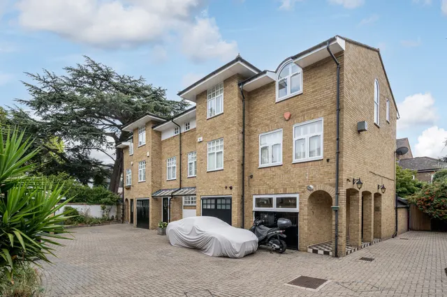 6 Shaftesbury Mews, London, photo 1