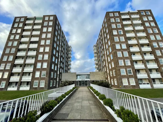 West Parade, Worthing, BN11, photo 1
