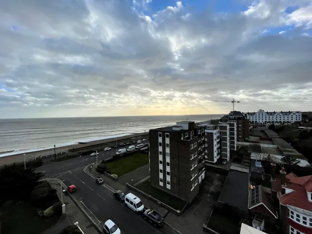 West Parade, Worthing, BN11, photo 3