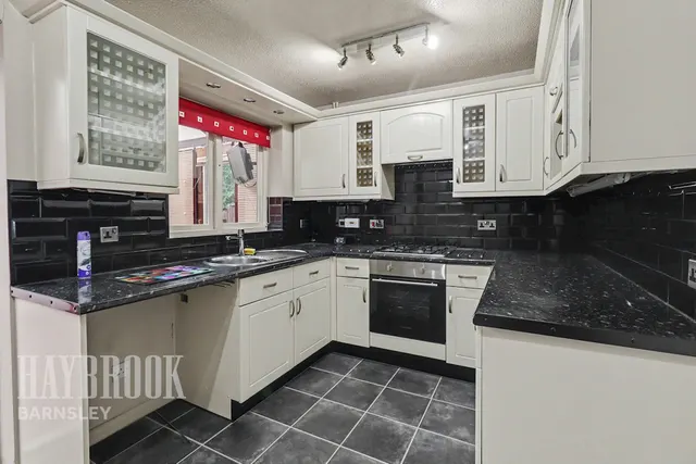 Harvest Close, Worsbrough, photo 2