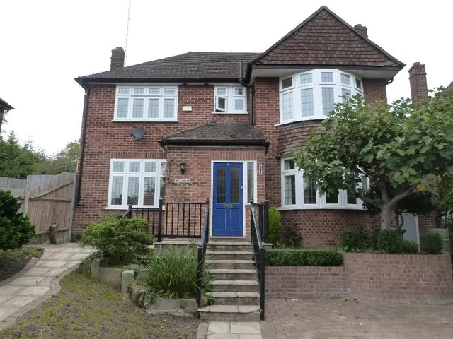 Elmfield Way, South Croydon, photo 1
