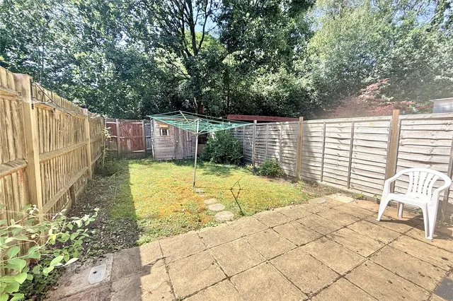Photo 3 — Maple Avenue, Farnborough, Hampshire, GU14 9UR