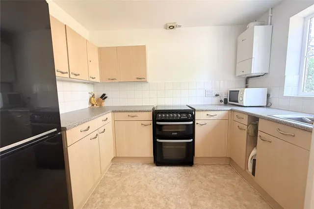 Photo 2 — Maple Avenue, Farnborough, Hampshire, GU14 9UR