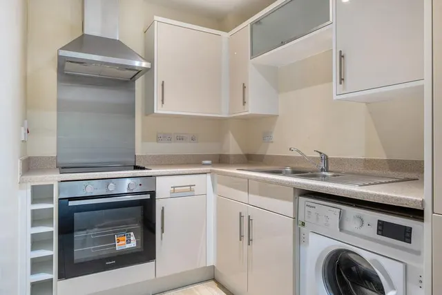 Woodford Way, Witney, OX28, photo 2