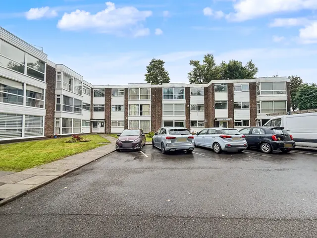 Westfield Street, Tall Trees, M7, photo 1