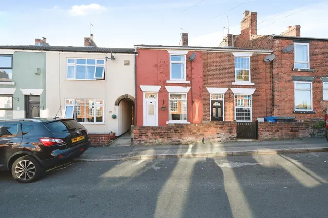 London Street, New Whittington, S43, photo 1