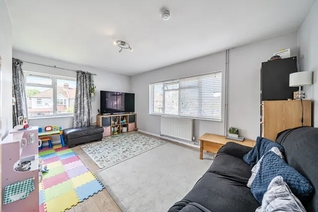 Diamond Road, Ruislip, HA4, photo 3