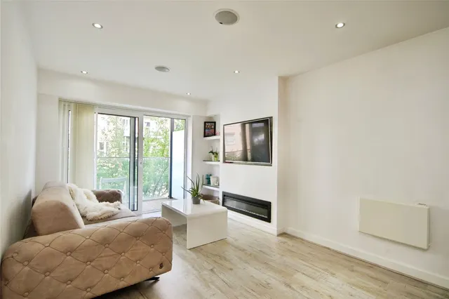 Photo 2 — Commander Avenue, LONDON, London, NW9