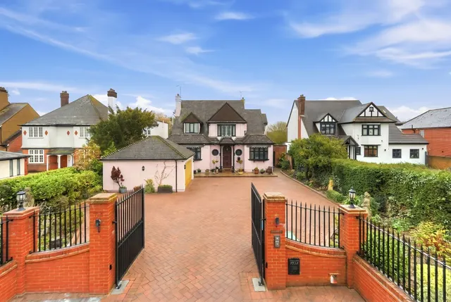 Bury Road, London, E4, photo 1