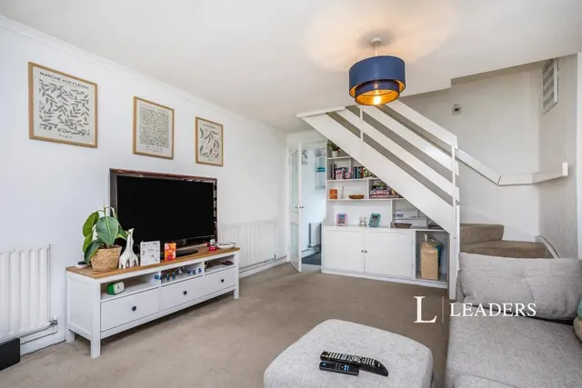 Beech Road, Horsham, RH12, photo 3