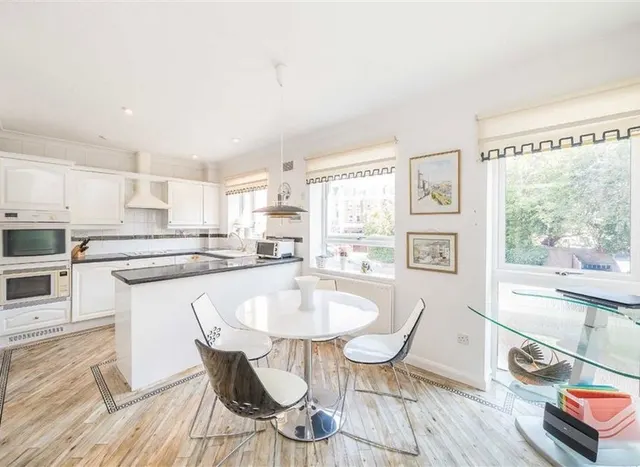 Colnebridge Close, Staines-Upon-Thames, TW18, photo 2