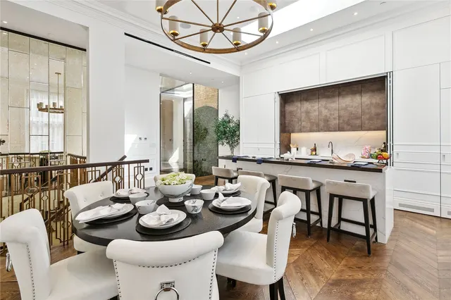 Vicarage Gate, Kensington, W8, photo 1