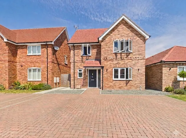 Photo 3 — Roundfield, Upper Bucklebury, Reading, Berkshire, RG7