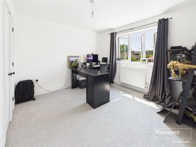 Photo 2 — Roundfield, Upper Bucklebury, Reading, Berkshire, RG7