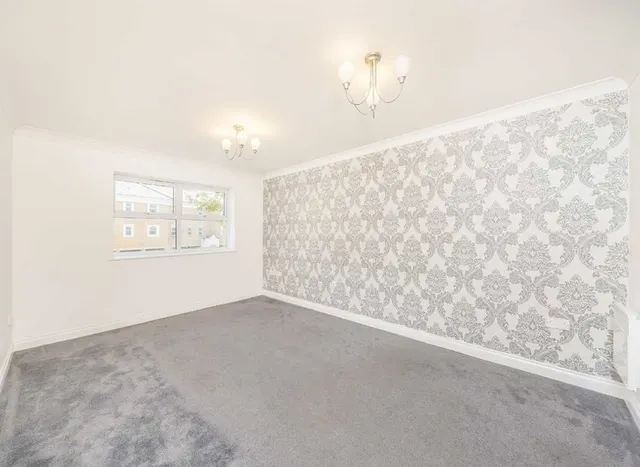 International Way, Sunbury-On-Thames, TW16, photo 2