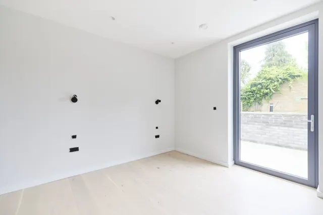 Photo 3 — Coverdale Road, Willesden Green, NW2 4BE