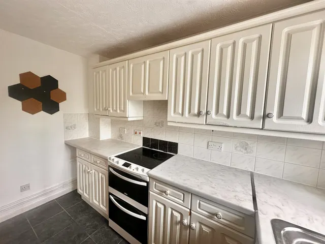 Sheffield Park Way, Eastbourne, BN23, photo 3