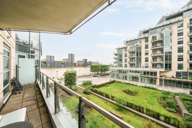 Photo 3 — Baltimore House, Battersea Reach