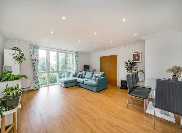 Photo 2 — Kidderpore Avenue, Hampstead, NW3