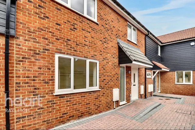Fairview Crescent, Rayleigh, SS6, photo 1