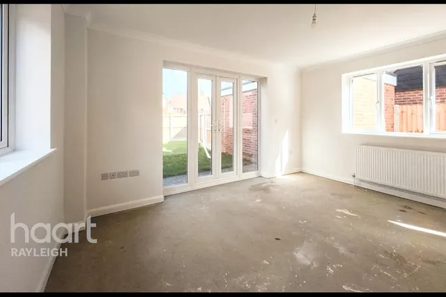 Fairview Crescent, Rayleigh, SS6, photo 3