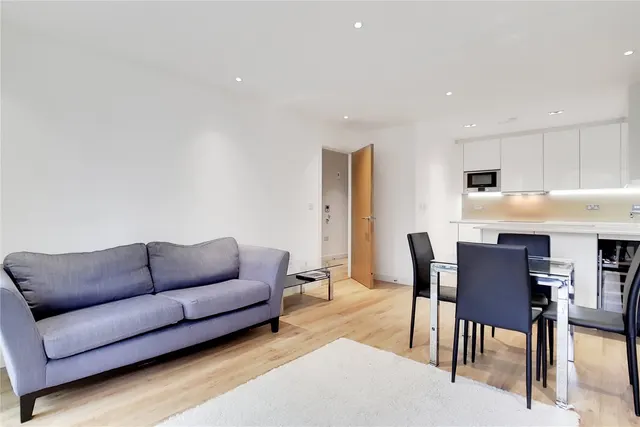 Woodberry Grove, London, N4, photo 1