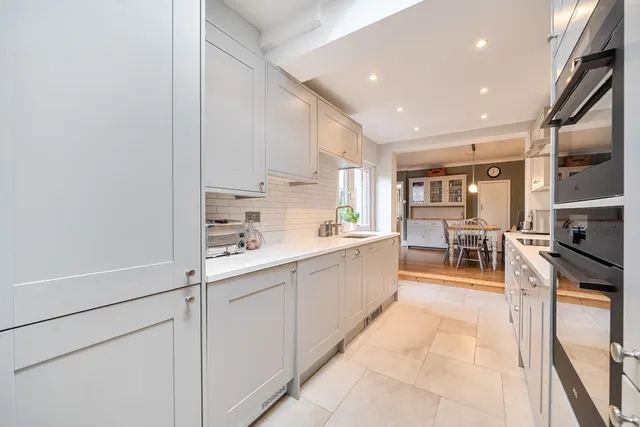 High Street, Northwood, HA6, photo 2