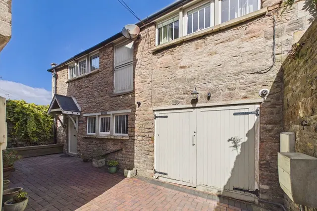 Photo 2 — Seavale Road, Clevedon, North Somerset, BS21