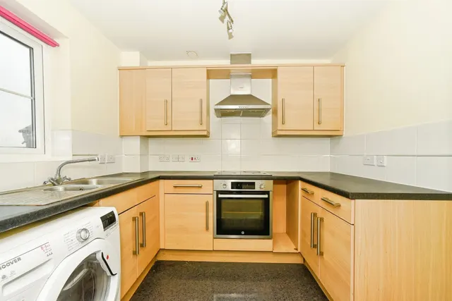 Horsham Road, Swindon, SN3, photo 3